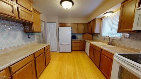 8132 Munson Rd, Mentor, OH 44060 photo 5