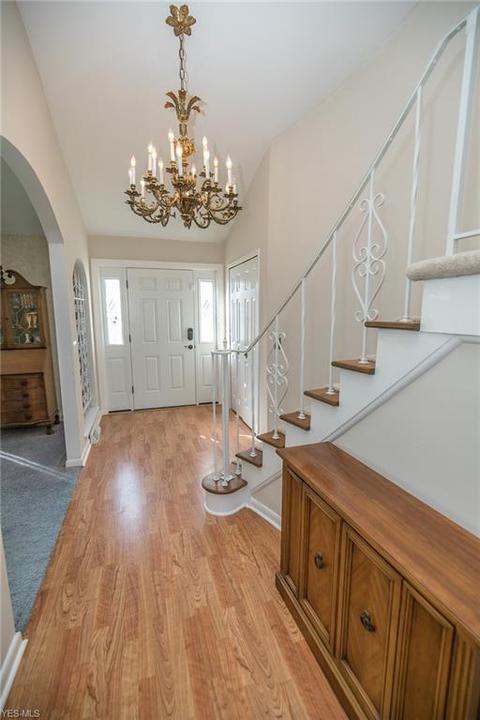 6969 Carol Dr, Independence, OH 44131 photo 2