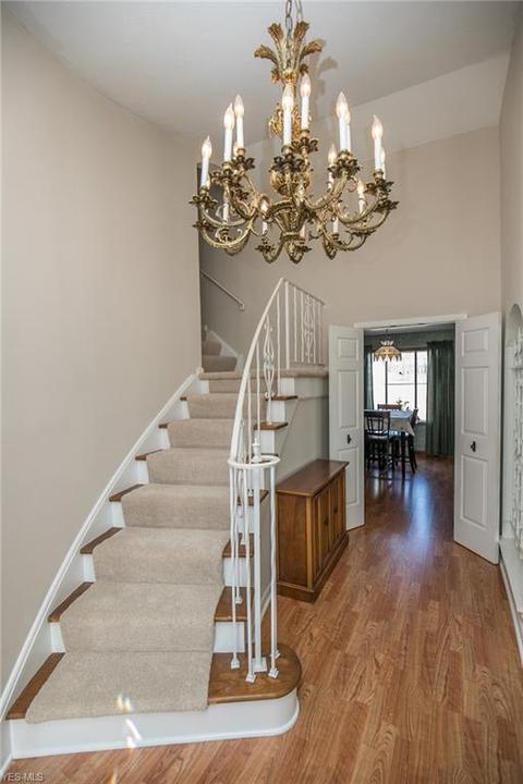 6969 Carol Dr, Independence, OH 44131 photo 3