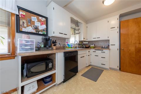 372 Clarmont Rd, Willowick, OH 44095 photo 9