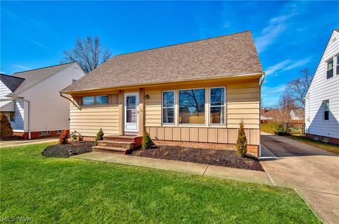 372 Clarmont Rd, Willowick, OH 44095 photo 1