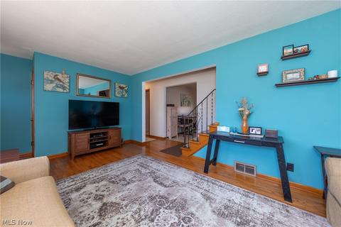 372 Clarmont Rd, Willowick, OH 44095 photo 3
