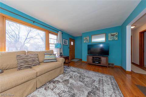 372 Clarmont Rd, Willowick, OH 44095 photo 5