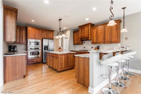 38015 Mcdowell Dr, Solon, OH 44139 photo 3