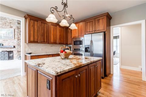 38015 Mcdowell Dr, Solon, OH 44139 photo 5