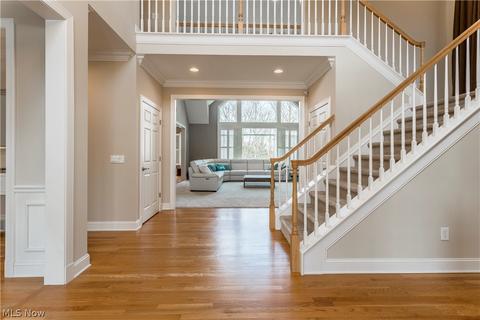 38015 Mcdowell Dr, Solon, OH 44139 photo 2