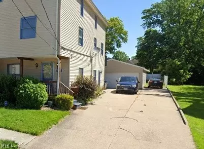 418 Runn St, Berea, OH 44017 photo 2
