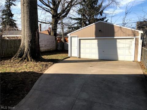 5010 Maplecrest Ave, Parma, OH 44134 photo 2