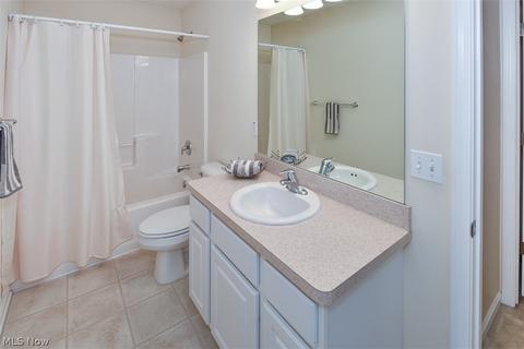 112 Springbrook Cir, Elyria, OH 44035 photo 16