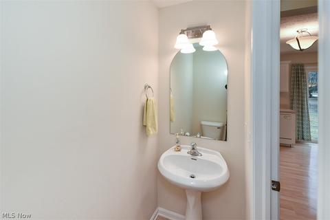 112 Springbrook Cir, Elyria, OH 44035 photo 6