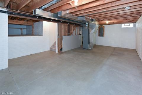 112 Springbrook Cir, Elyria, OH 44035 photo 23
