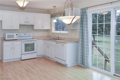 112 Springbrook Cir, Elyria, OH 44035 photo 7