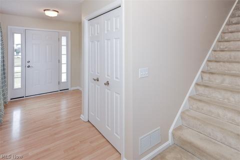 112 Springbrook Cir, Elyria, OH 44035 photo 5