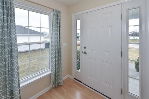112 Springbrook Cir, Elyria, OH 44035 photo 4