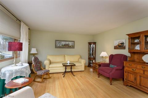 966 Plainview St SE, North Canton, OH 44709 photo 3