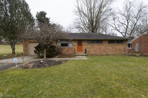 966 Plainview St SE, North Canton, OH 44709 photo 1