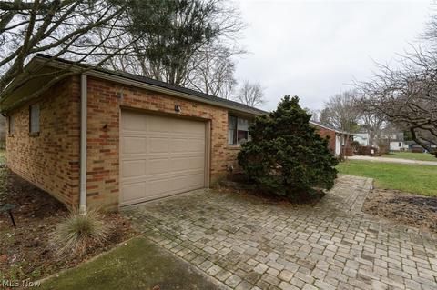 966 Plainview St SE, North Canton, OH 44709 photo 18