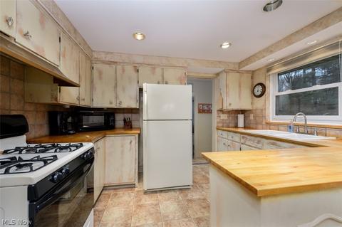 966 Plainview St SE, North Canton, OH 44709 photo 4