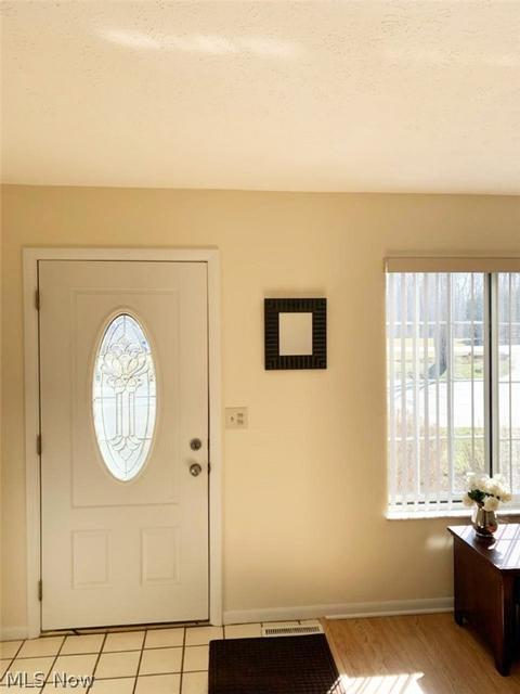 9635 Ryan Dr, Mentor, OH 44060 photo 2
