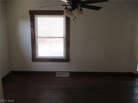 58 Pine St, Struthers, OH 44471 photo 5