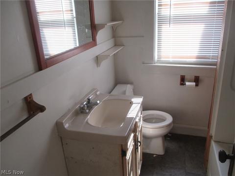 58 Pine St, Struthers, OH 44471 photo 8