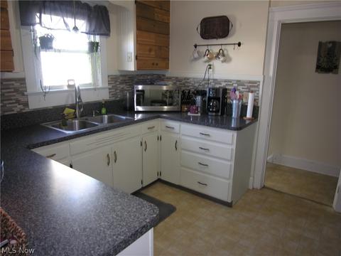 404 Kenyon Ave, Elyria, OH 44035 photo 7