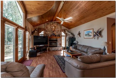 15811 Rapids Rd, Burton, OH 44021 photo 6