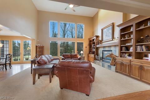 7464 Worlington Dr, Solon, OH 44139 photo 3