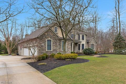 7464 Worlington Dr, Solon, OH 44139 photo 2