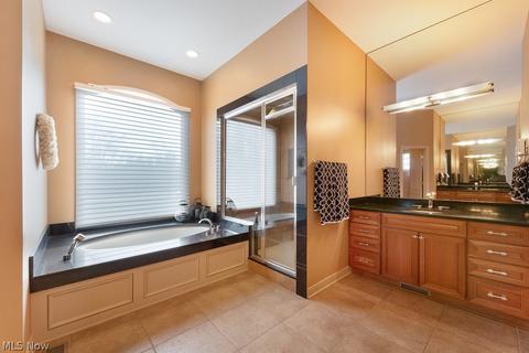 7464 Worlington Dr, Solon, OH 44139 photo 16