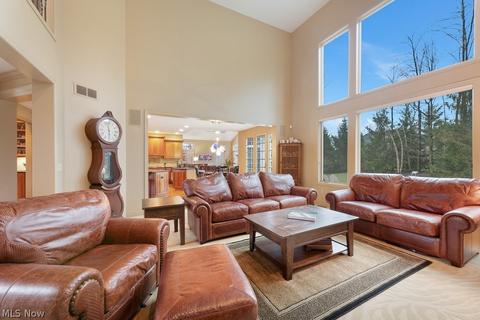 7464 Worlington Dr, Solon, OH 44139 photo 5