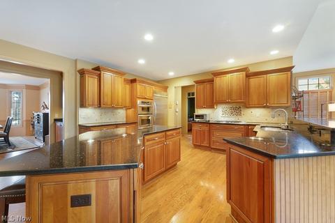 7464 Worlington Dr, Solon, OH 44139 photo 7