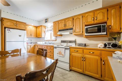 192 E 28th St, Dover, OH 44622 photo 7