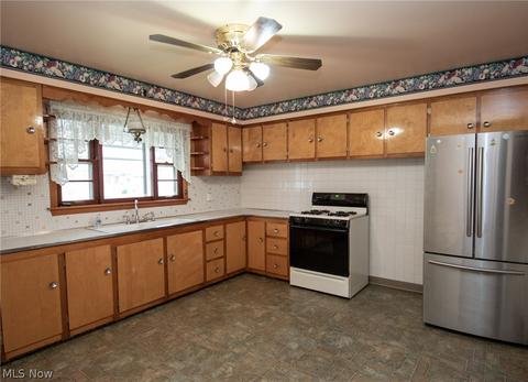 999 5th St, Struthers, OH 44471 photo 5
