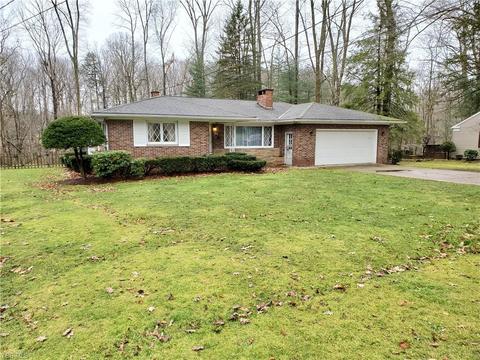 696 Talltrees Dr, Ashtabula, OH 44004 photo 2