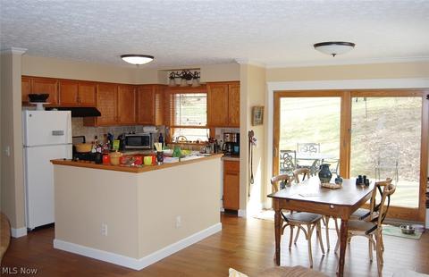 99 Oneida Trl, Malvern, OH 44644 photo 5