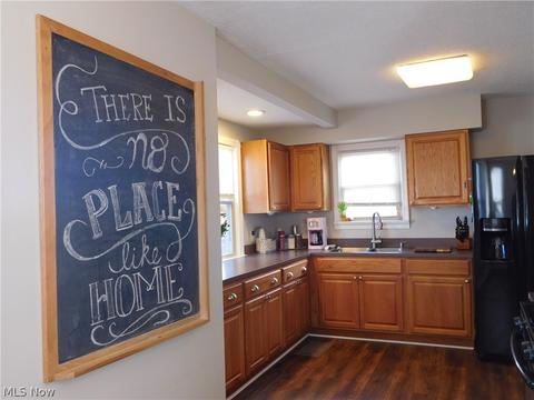 7702 Ackley Rd, Parma, OH 44129 photo 4