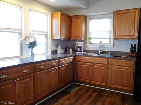 7702 Ackley Rd, Parma, OH 44129 photo 5