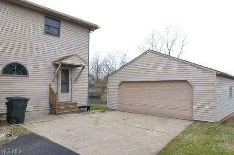 507 Edison St, Struthers, OH 44471 photo 3