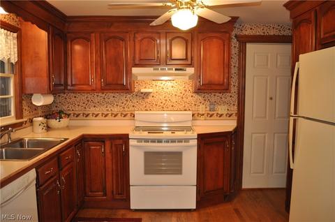 148 Harter Ave NW, Canton, OH 44708 photo 4