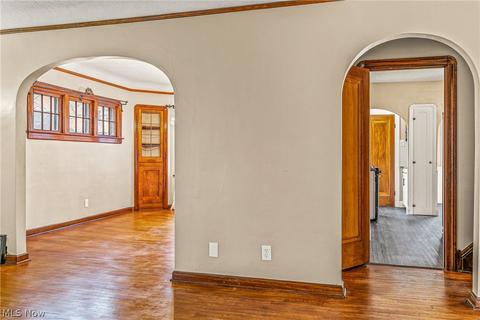 171 E 211th St, Euclid, OH 44123 photo 5
