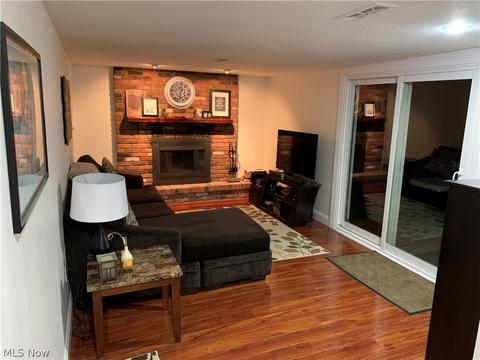6435 Fordham Dr, Parma, OH 44129 photo 2