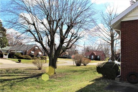2219 3rd St NE, Canton, OH 44704 photo 4