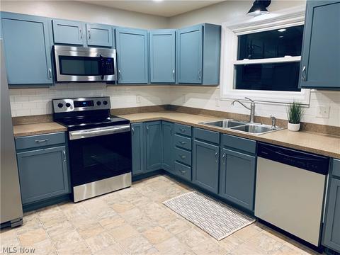 433 E Front St, Dover, OH 44622 photo 3