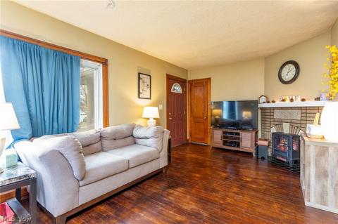 194 Beebe Ave, Elyria, OH 44035 photo 4