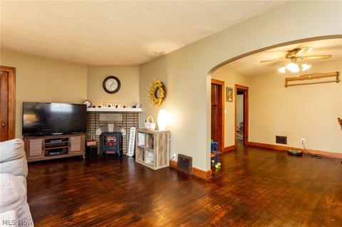 194 Beebe Ave, Elyria, OH 44035 photo 5