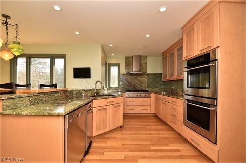 585 E Acadia Pt, Aurora, OH 44202 photo 2
