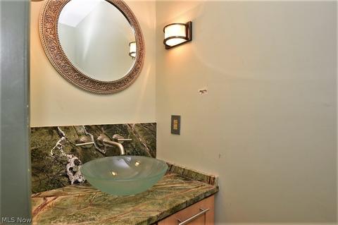 585 E Acadia Pt, Aurora, OH 44202 photo 6