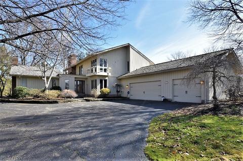 585 E Acadia Pt, Aurora, OH 44202 photo 1