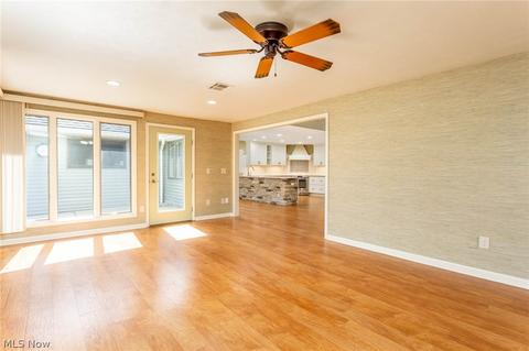 106 Windbrook Ct, Elyria, OH 44035 photo 5